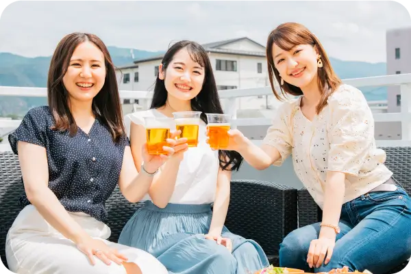 女性スタッフのみの職場環境をイメージした画像